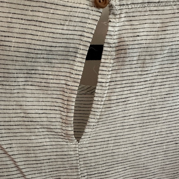 Linen Top - Picture 4 of 4